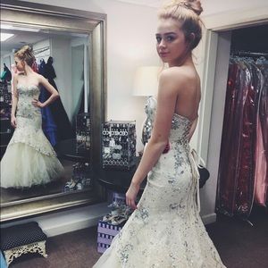 *BEAUTIFUL PROM DRESS* *NEW WITH TAGS*